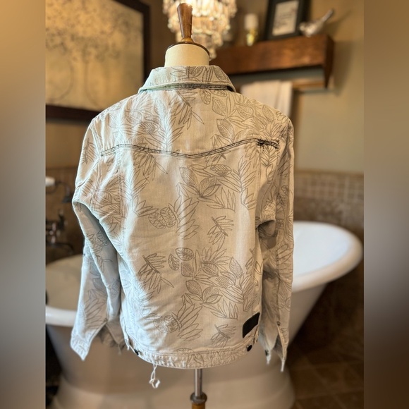 Able Jeans size large stretchy jean jacket - Picture 4 of 5